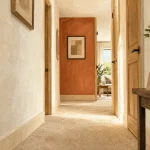 Couleur peinture pour couloir terracotta lumineux, couloir étroit