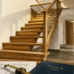 Escaliers sur mesure en bois : trémie visible et finitions bois